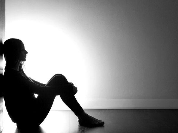 బాయ్ ఫ్రెండ్ తో కంట‌ప‌డిన బాలికపై వేధింపులు ఆపై వీడియో తీసి..