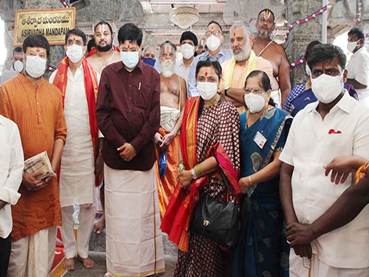 ప‌ద్మావ‌తి అమ్మ‌వారిని దర్శించుకున్న పియూష్ గోయల్