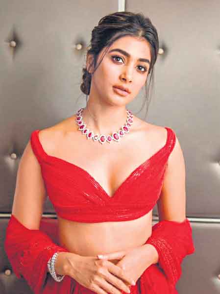 విజయ్‌తో ఆటపాట