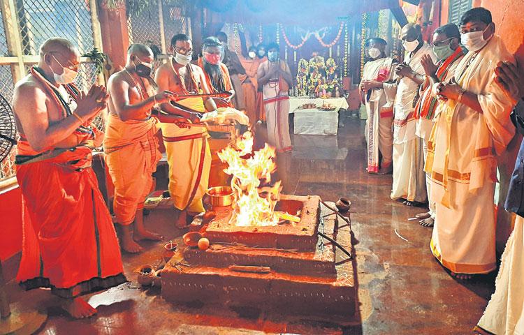 నిరాడంబరంగా హనుమాన్‌ పెద్ద జయంతి