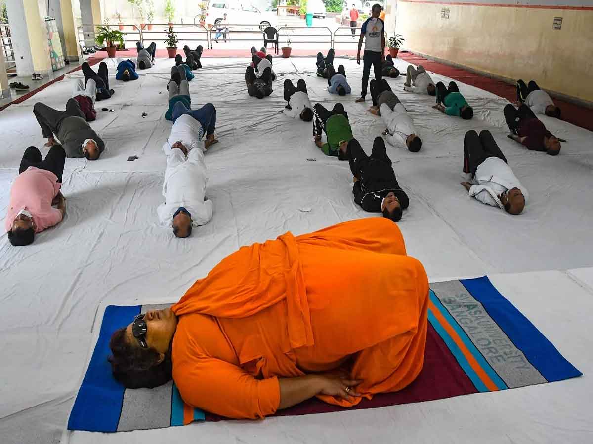 ఎంపీల‌కు యోగా క్లాసు తీసుకోనున్న ప్ర‌జ్ఞా ఠాకూర్‌