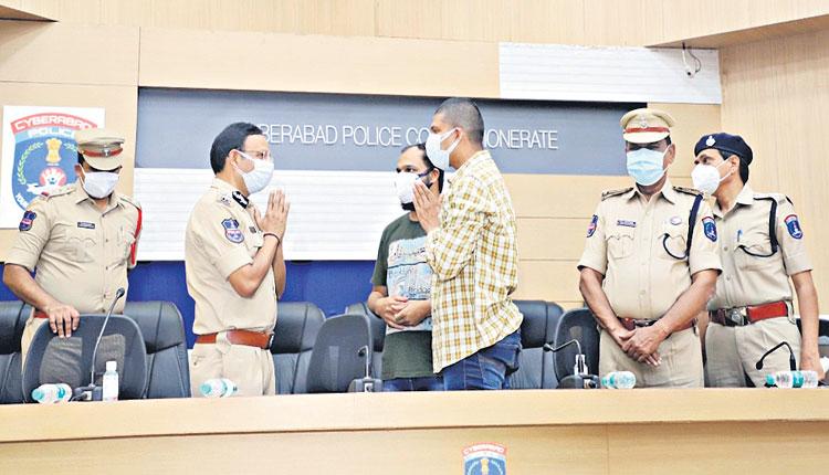 ప్రేయసి కోసం.. హైదరాబాద్‌ టూ స్విట్జర్లాండ్‌కు