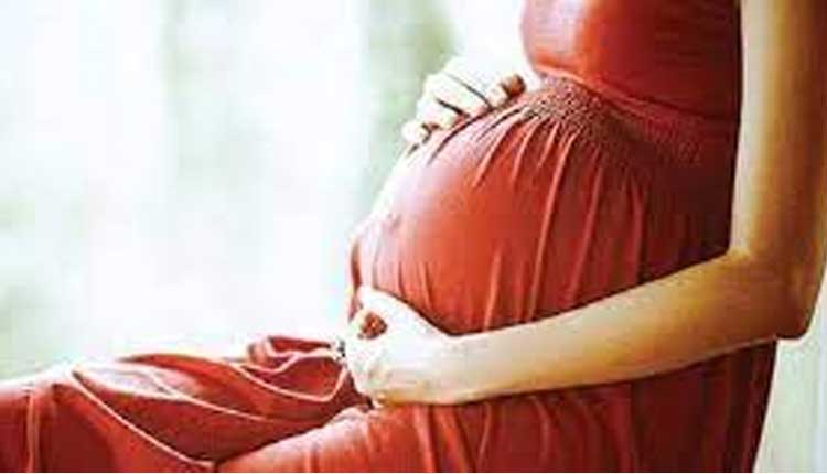 స‌హ‌చ‌రుడే అత్యాచారం చేశాడు.. గ‌ర్భిణి ఫిర్యాదు