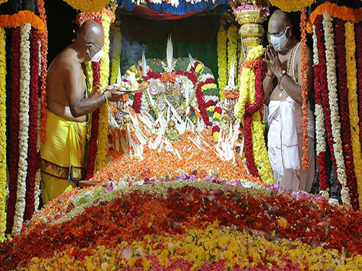 శ్రీ గోవిందరాజస్వామివారి ఆలయంలో ఏకాంతంగా పుష్పయాగం..