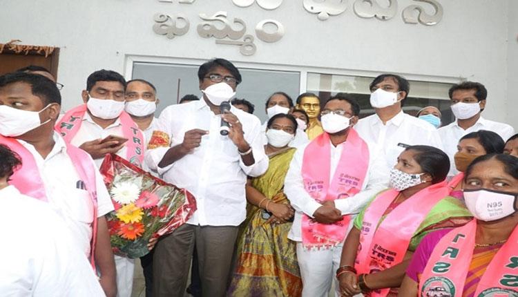టీఆర్ఎస్‌లో చేరిన 200 మంది కాంగ్రెస్ కార్య‌క‌ర్త‌లు