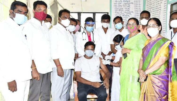 వ్యాక్సిన్‌తోనే కరోనా కట్టడి