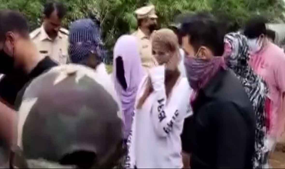 విల్లాల్లో రేవ్ పార్టీ.. 22 మంది అరెస్టు