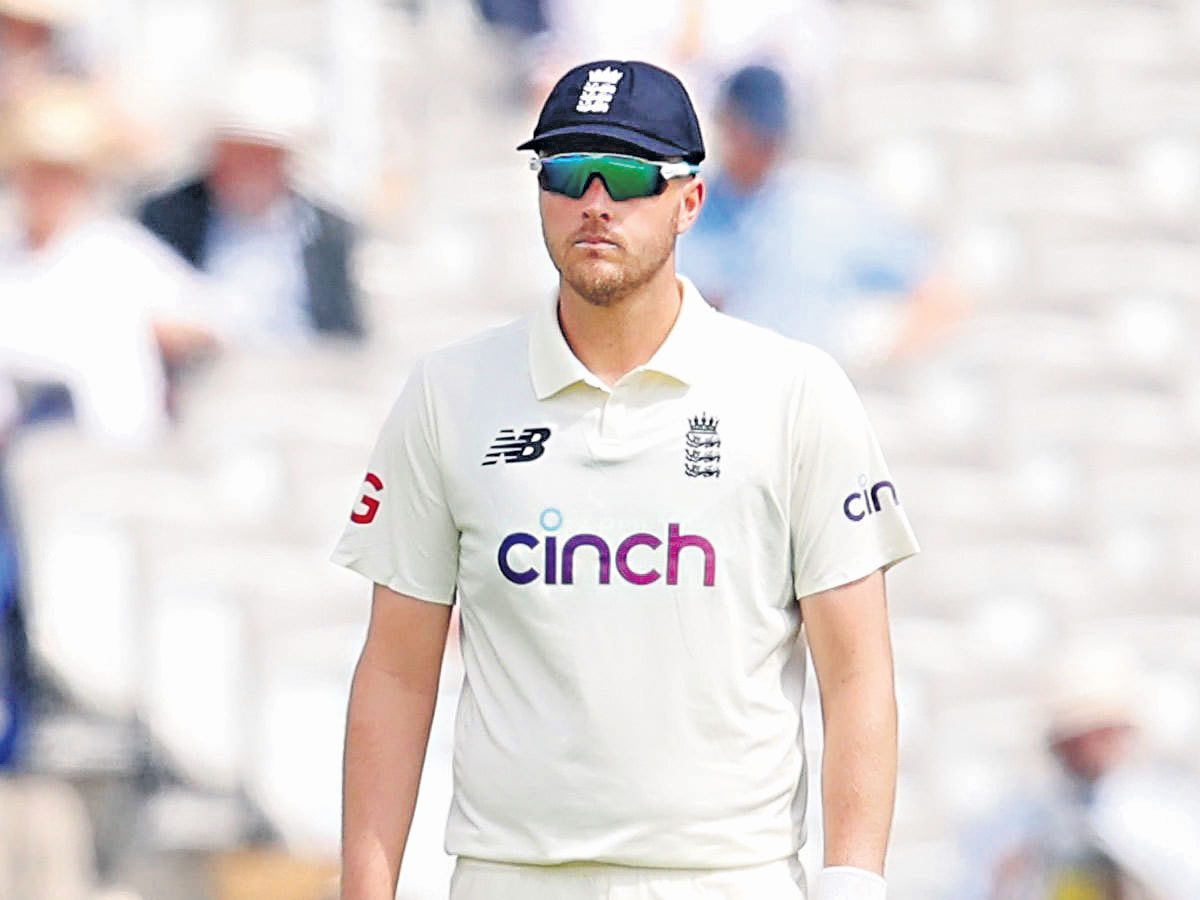 రాబిన్‌సన్‌పై సస్పెన్షన్‌ వేటు