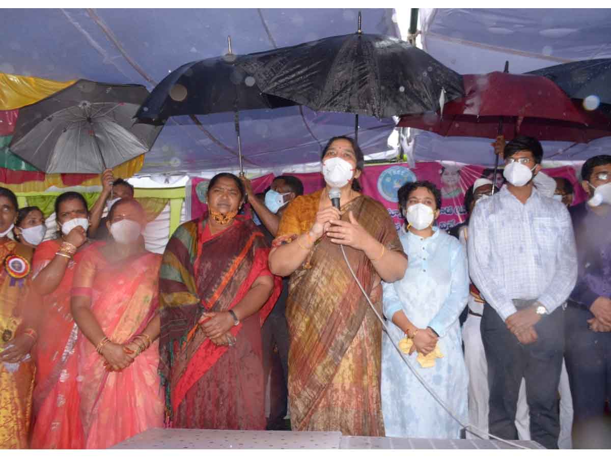 మోడల్ స్కూళ్లు అధునాతన దేవాలయాలు