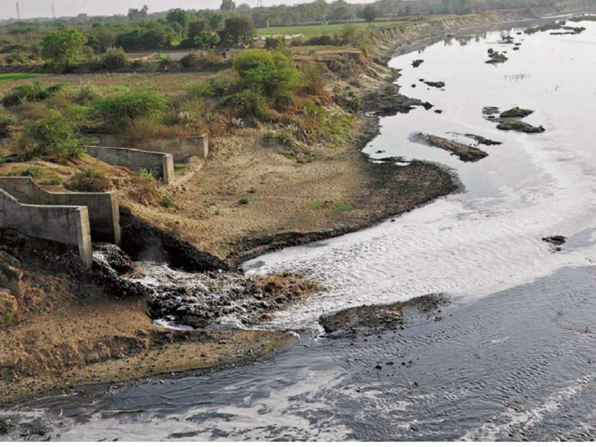 షాకింగ్ : స‌బ‌ర్మ‌తి న‌దీ జ‌లాల్లో క‌రోనా ఆన‌వాళ్లు