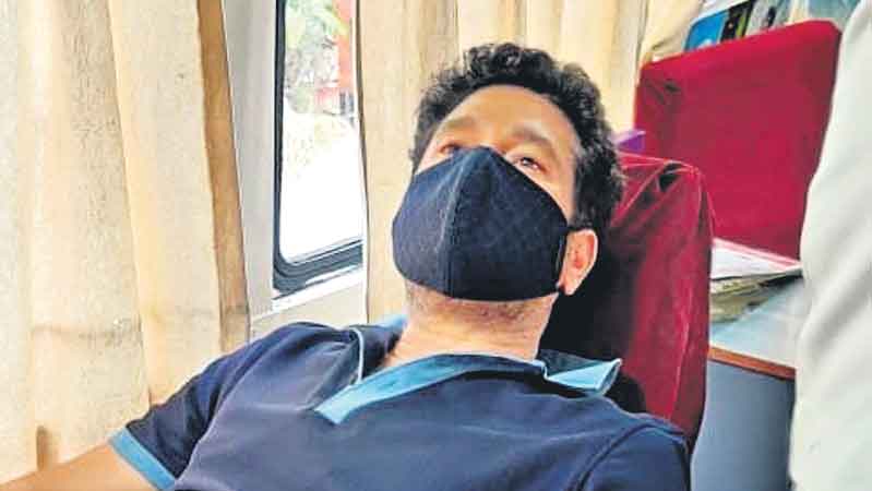 సచిన్‌ రక్తదానం