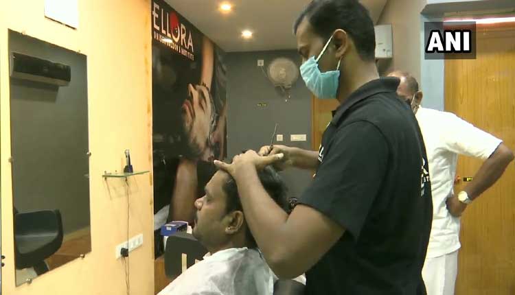 వ్యాక్సిన్ వేసుకుంటే స‌గం ధ‌ర‌కే హెయిర్ క‌టింగ్‌..!