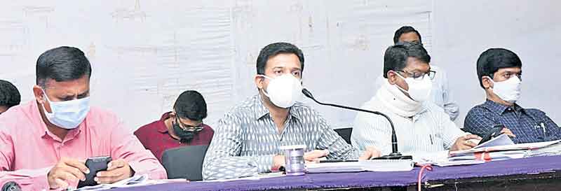 సీజనల్‌ వ్యాధులపై ప్రత్యేక దృష్టి పెట్టాలి