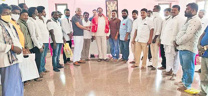 పథకాలను సద్వినియోగం చేసుకోవాలి