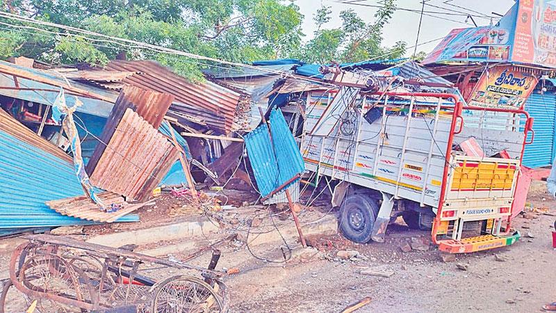 నూరేండ్లు నిండిన నిరుపేద బతుకులు