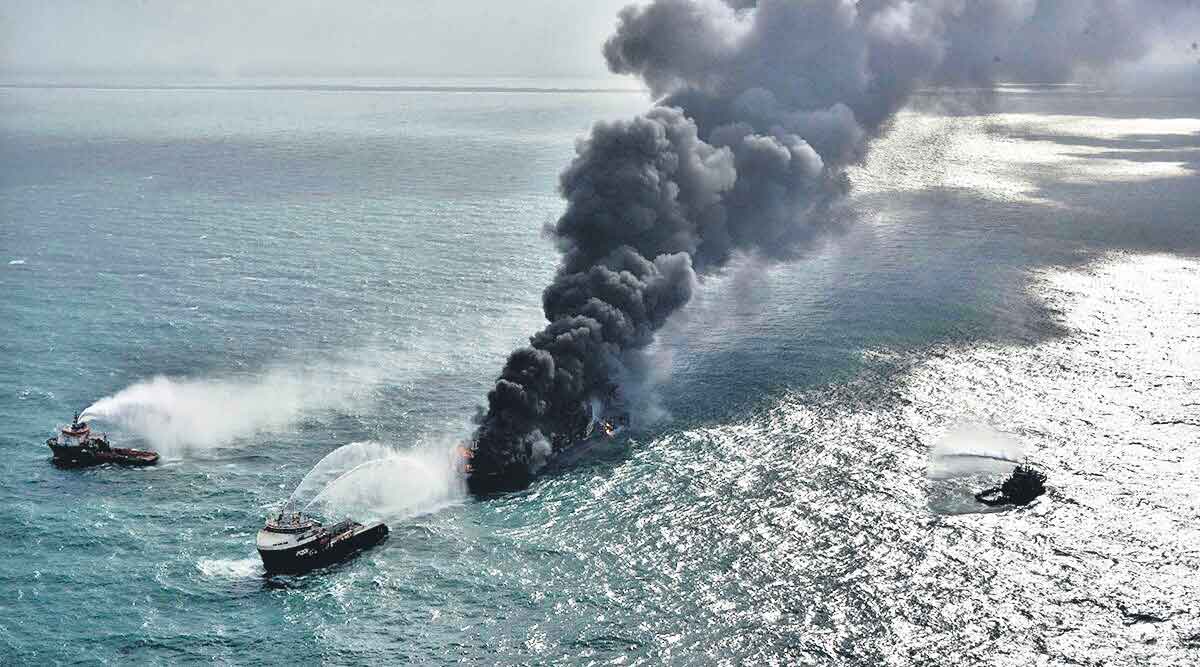 రసాయనాలతో కూడిన నౌక మునక