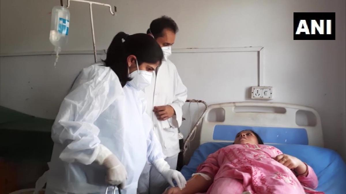 ఆ డాక్ట‌ర్ 8 నెల‌ల ప్రెగ్నెంట్‌.. అయినా ఆమె వృత్తికే  అంకితం