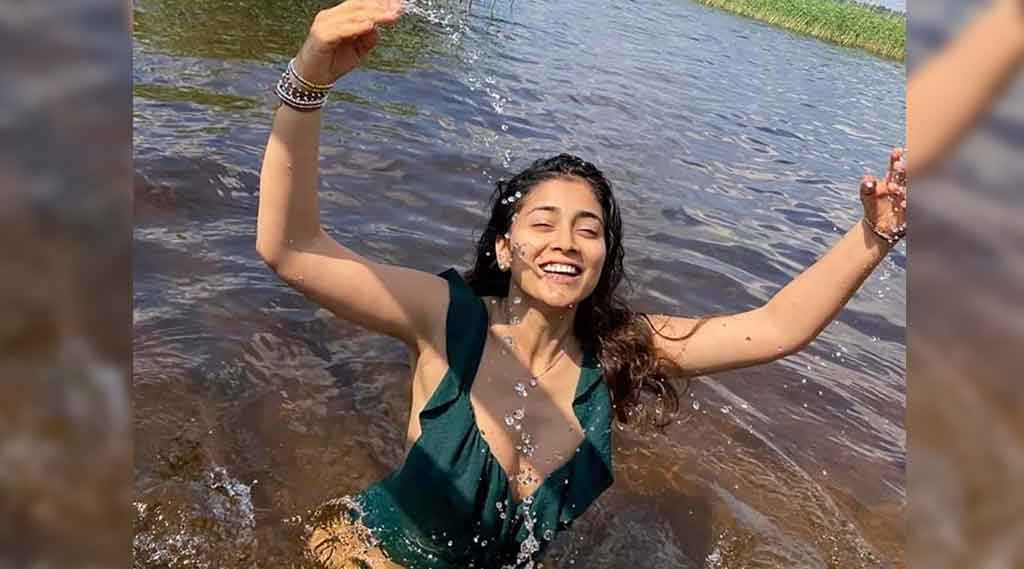 శ్రియా అందాల ఆర‌బోత..వీడియో హ‌ల్‌చ‌ల్‌