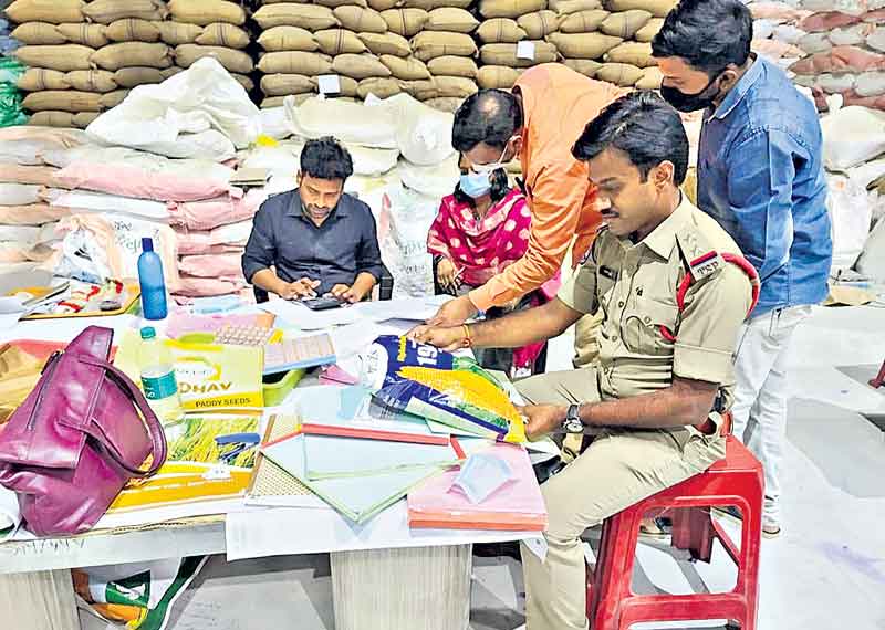 భారీగా గడువు తీరిన విత్తనాలు లభ్యం