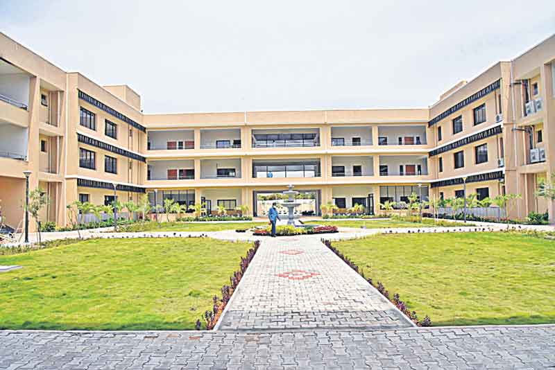 కలెక్టరేట్‌.. కడు సుందరం