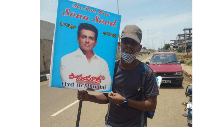 సోనూ సూద్‌ను కలిసేందుకు వికారాబాద్‌ నుంచి ముంబైకి పాదయాత్ర