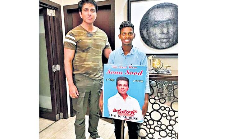 అభిమానికి సోనూసూద్‌ ఆత్మీయ స్వాగతం