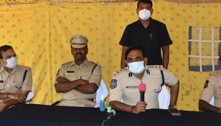 విచక్షణ, విజ్ఞతతో పని చేయాలి