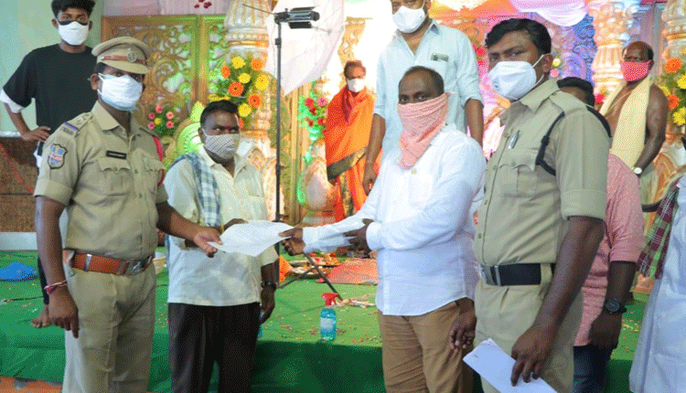 పెళ్లిళ్ల నిర్వాహకులు నిబంధనలు పాటించాలి