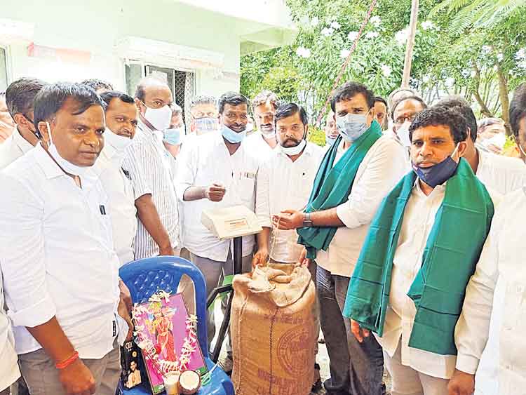 లాభదాయక పంటలను సాగు చేయాలి