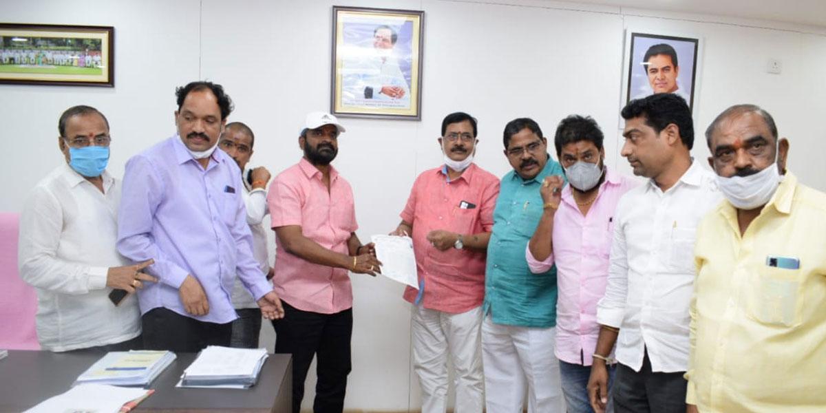 మంత్రి శ్రీనివాస్‌ గౌడ్‌ను కలిసిన గౌడ సంఘాల ప్రతినిధులు