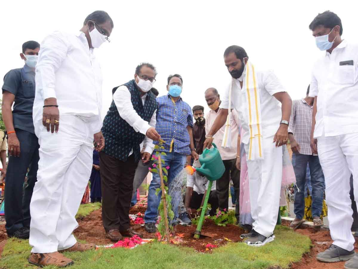 మొక్కలు నాటి సంరక్షిద్దాం : మంత్రి శ్రీనివాస్‌ గౌడ్‌