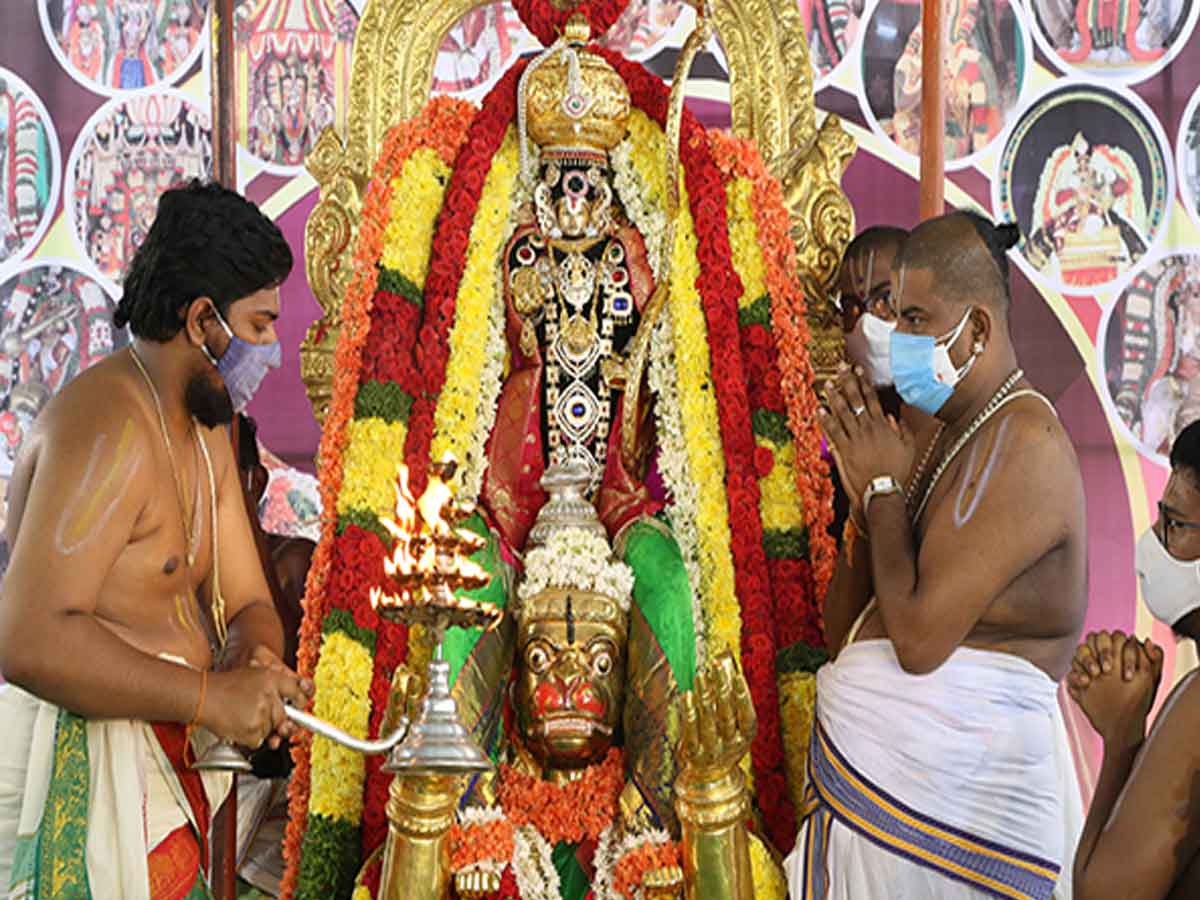 శ్రీ కోదండ‌ రాముడి అలంకారంలో అభయమిచ్చిన వేంకటేశ్వరుడు..