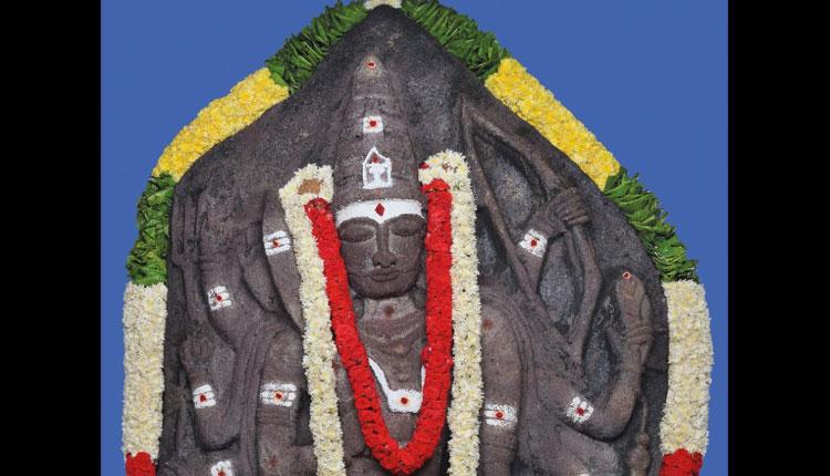 శ్రీశైల క్షేత్ర పాలకుడికి అమావాస్య అభిషేకాలు