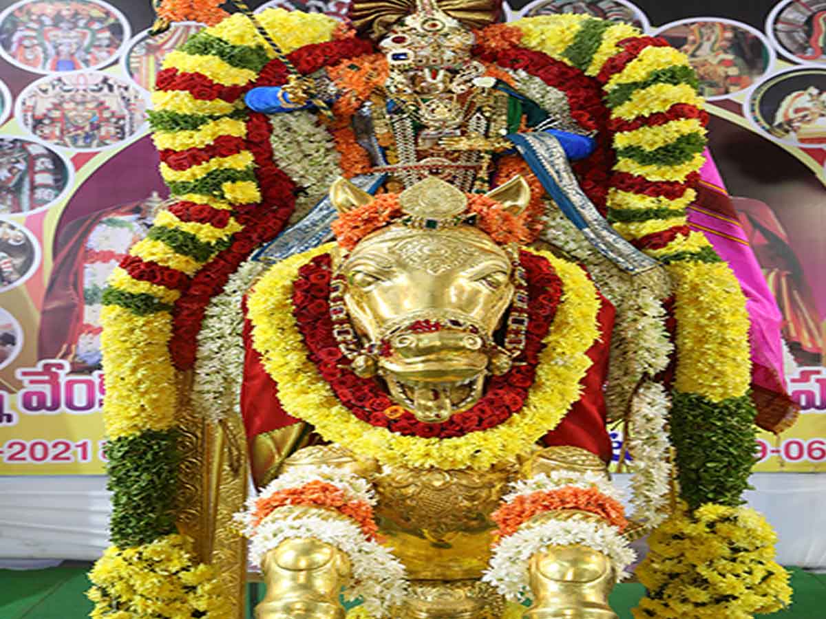 క‌ల్కి అలంకారంలో శ్రీనివాసుడు.