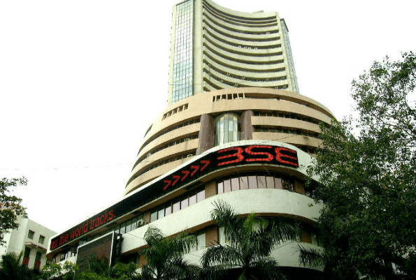 లాభాల్లో మొదలైన స్టాక్ మార్కెట్లు…