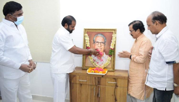 సుద్దాల హ‌నుమంతుకు మంత్రి శ్రీ‌నివాస్ గౌడ్ నివాళి