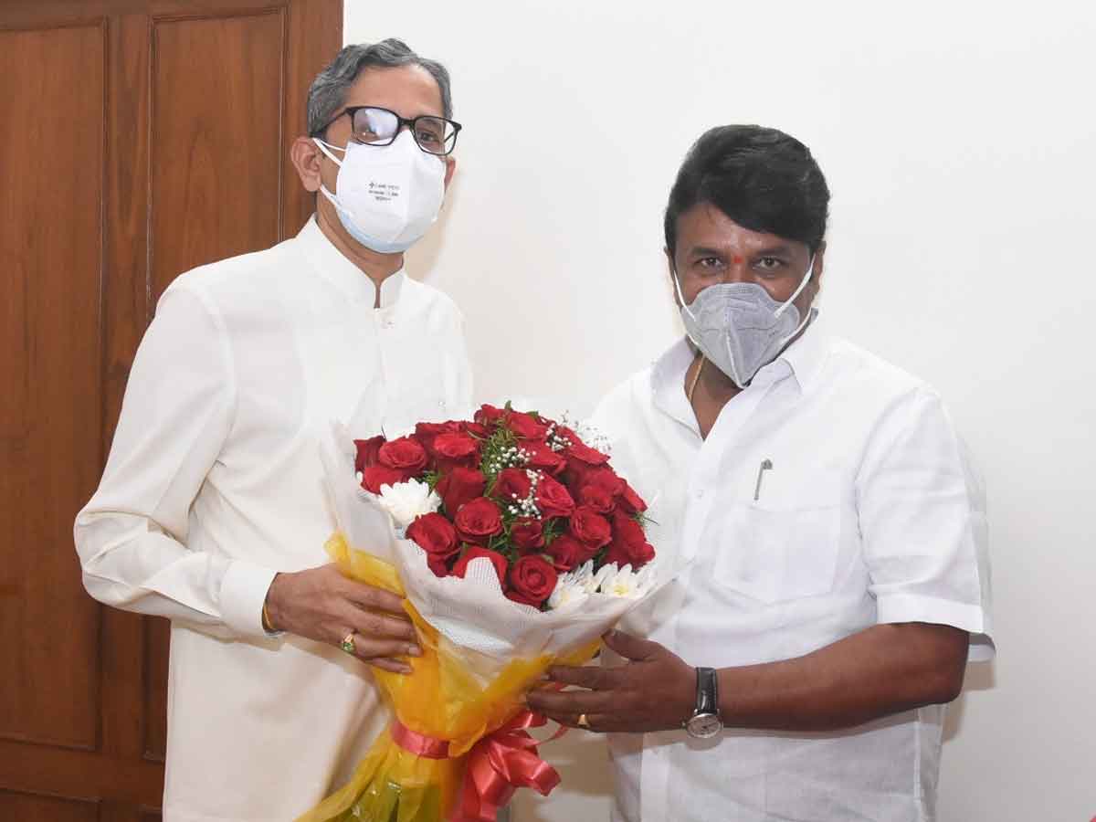 సుప్రీం కోర్టు చీఫ్‌ జస్టిస్‌ను కలిసిన మంత్రి తలసాని