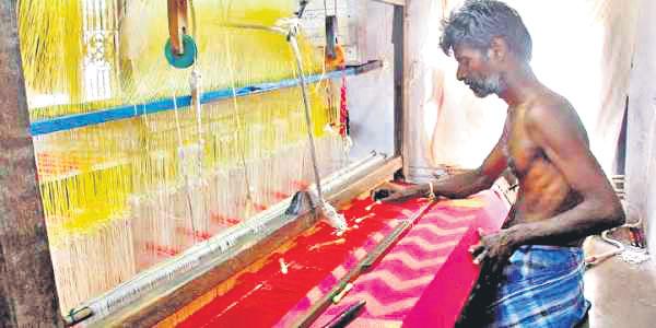 టెక్స్‌టైల్‌ రంగానికి పెద్దపీట