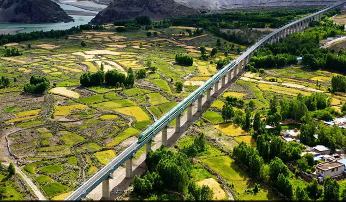 టిబెట్‌లో ఎల‌క్ట్రిక్ బుల్లెట్ రైలును ప్రారంభించిన చైనా