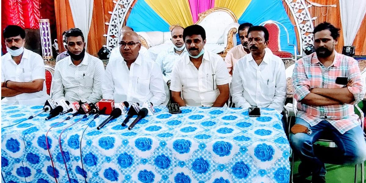 ప్రతి ఉద్యోగి ఐదు మొక్కలు నాటాలి : మామిళ్ల రాజేందర్