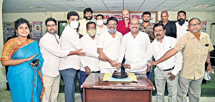 ఉద్యోగుల సంబురాలు