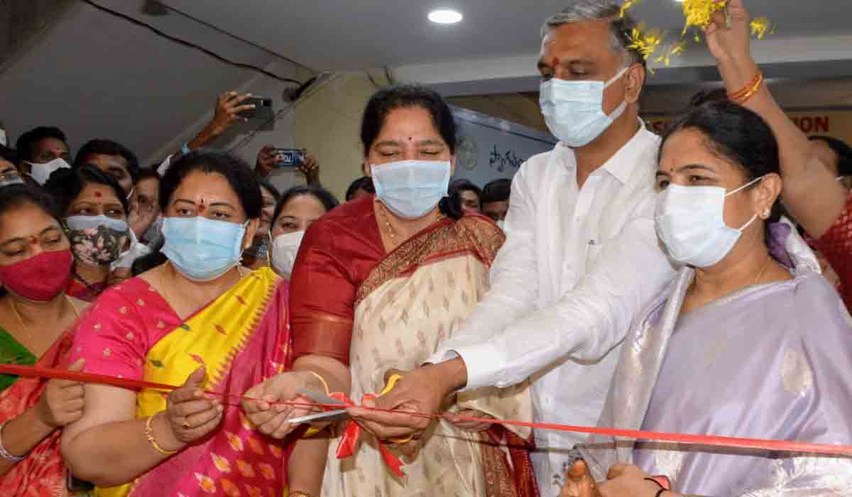 మ‌హిళాభివృద్ధి, భ‌ద్ర‌త‌కు పెద్ద‌పీట : మంత్రి స‌త్య‌వ‌తి