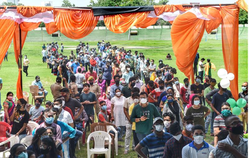 రోజుకు కోటిమందికి టీకాలు!