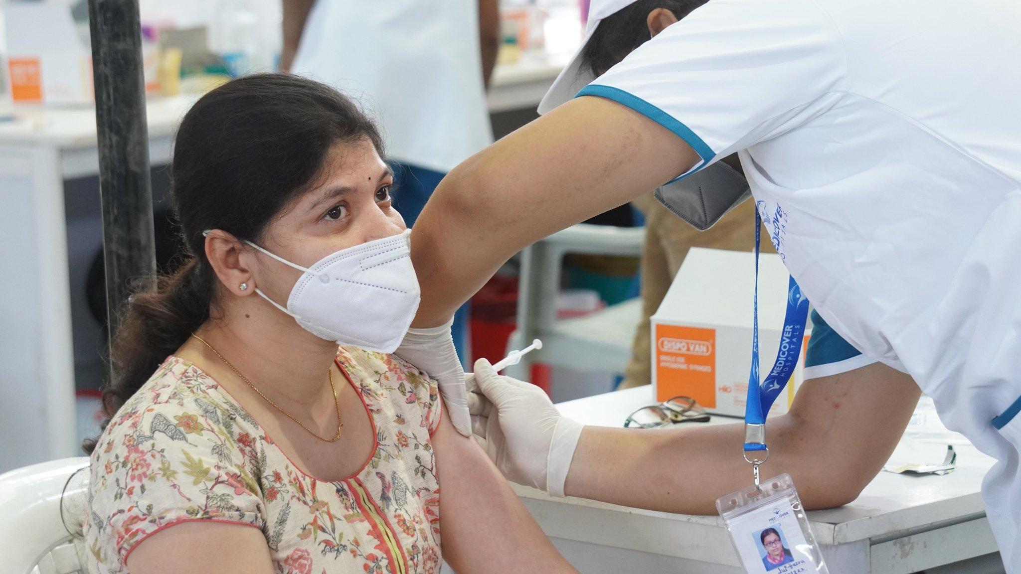 corona vaccine : క‌రోనా నుంచి కోలుకున్న వారికి వ్యాక్సిన్ రెండో డోస్ అక్క‌ర్లేదా? సింగిల్ డోసే స‌రిపోతుందా?