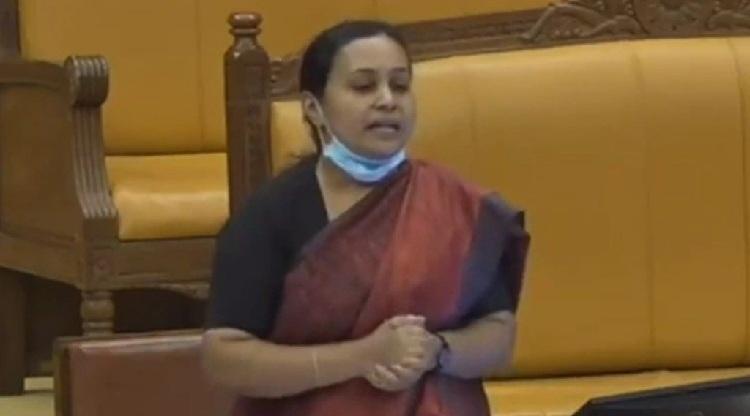 ఫ్రీగా టీకాలివ్వాలి.. కేర‌ళ అసెంబ్లీలో తీర్మానం