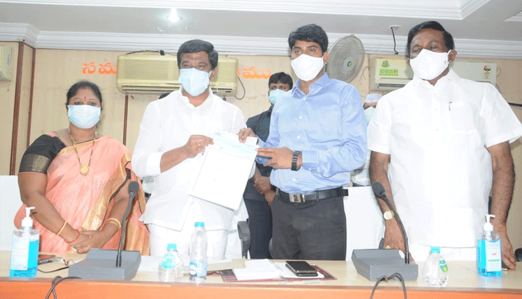 వైద్య సదుపాయల కల్పనకు రూ. కోటి విరాళం