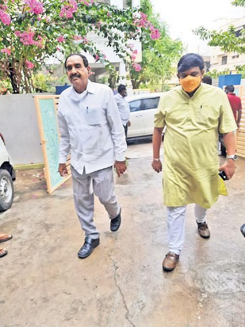 బీజేపీలో ముసలం