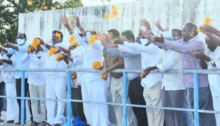 నెట్టెంపాడు ప్రాజెక్టు నుంచి నీటి విడుదల