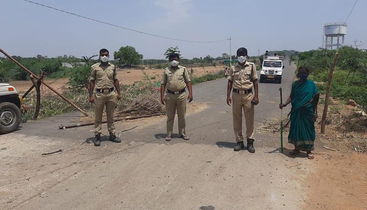 కొనసాగుతున్న లాక్‌ డౌన్‌