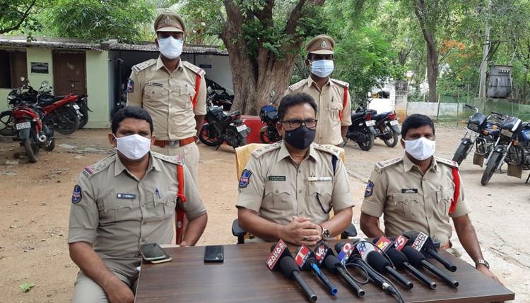 జల్సాలకు మరిగి బైకుల చోరీలు